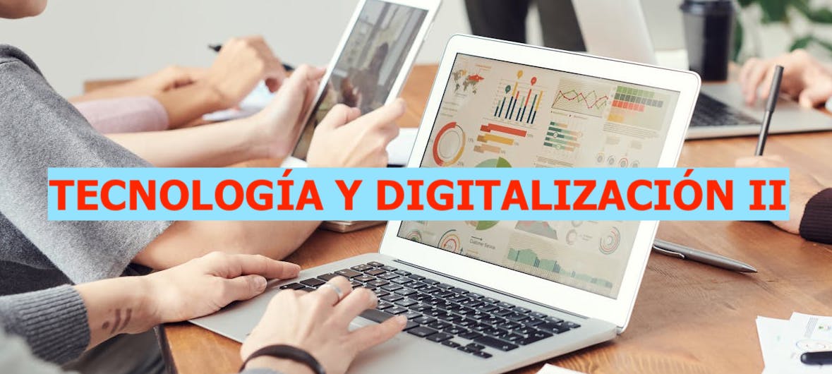 Gente trabajando con un portátil sobre un escritorio