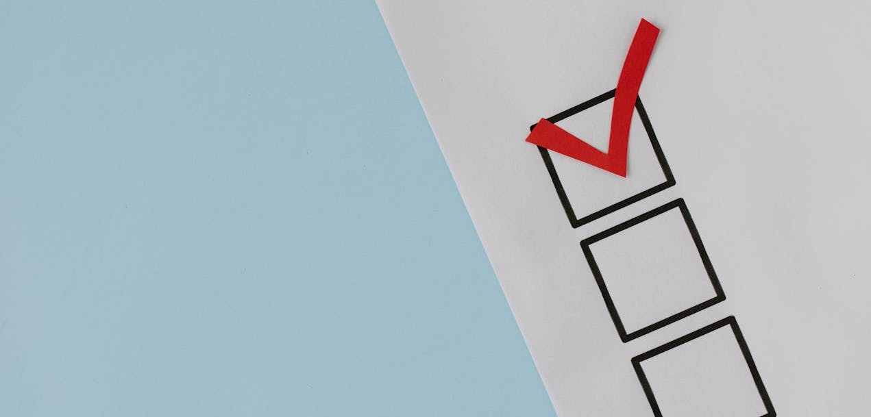 Hoja de evaluación con items marcados